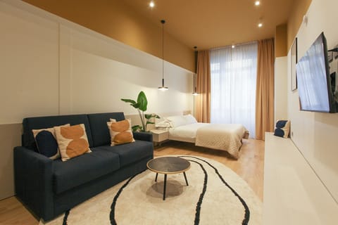 Deluxe Room | In-room safe, desk, laptop workspace, soundproofing