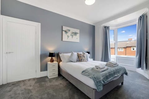 This bedroom features a comfortable double-sized bed designed for a restful night’s sleep, along with plenty of storage space to keep your belongings organized and the room neat, offering both comfort and practicality throughout your stay.