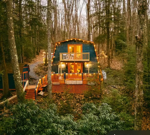 Welcome to Trees Company! Your private retreat with nearby community lake access