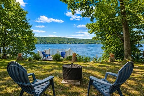 Gather around the fire pit and enjoy stunning lake views as the sun sets. A perfect spot for making s'mores and memories. 