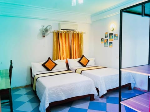 Double or Twin Room | Desk, blackout drapes, soundproofing, iron/ironing board