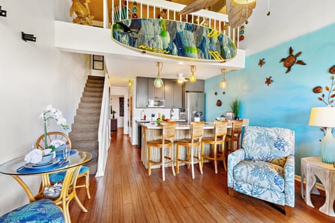 Indoor dinning for two and additional bar seating for four