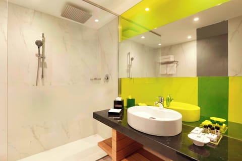 Executive Twin Room, Acropolis View | Bathroom | Deep soaking tub, eco-friendly toiletries, hair dryer, bathrobes