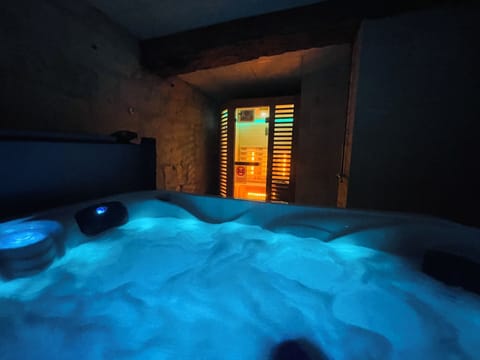 Sauna, hot tub, deep-tissue massages, sports massages, massages