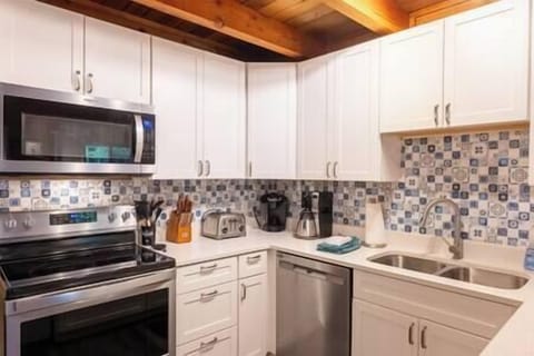 F83049e9 16e0 4e53 918c d7584e37e1f3