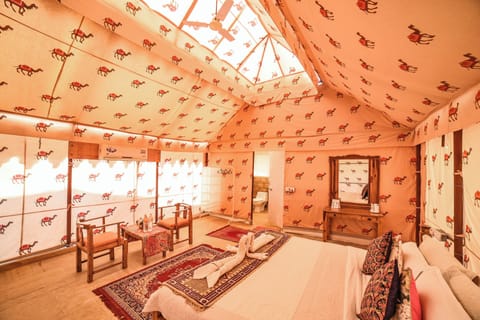 Deluxe Double Room, Desert View | Desk