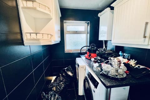 House | Private kitchen | Fridge, microwave, oven, electric kettle