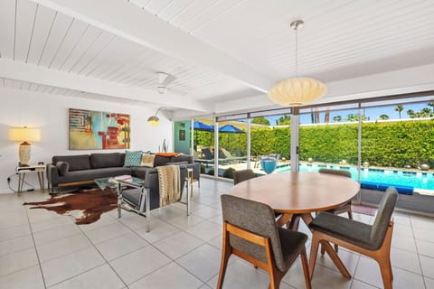 House, Multiple Beds, Pool Access, Pool View (Alexander Escape) | Dining