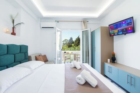 Deluxe Apartment, Beach View | 1 bedroom, free WiFi