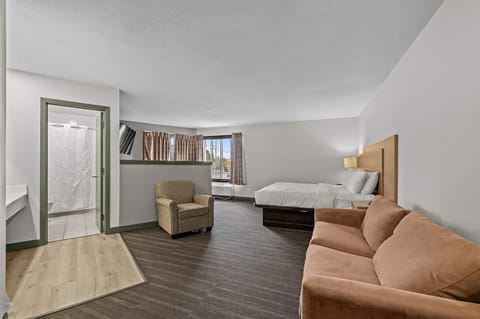 Desk, blackout drapes, iron/ironing board, free WiFi