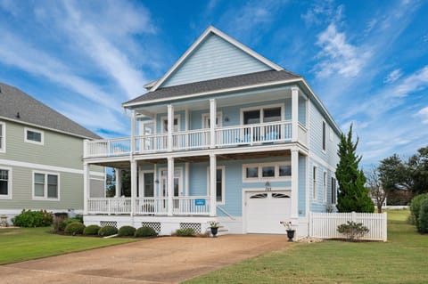 CCHK70: Peace of Paradise | Front Exterior