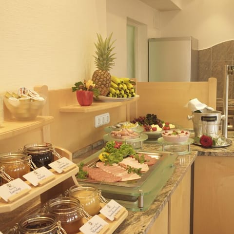 Daily buffet breakfast for a fee