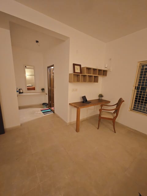 Deluxe Room | Desk, free WiFi