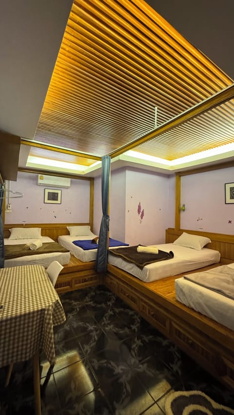 Basic Shared Dormitory, Men only, Non Smoking