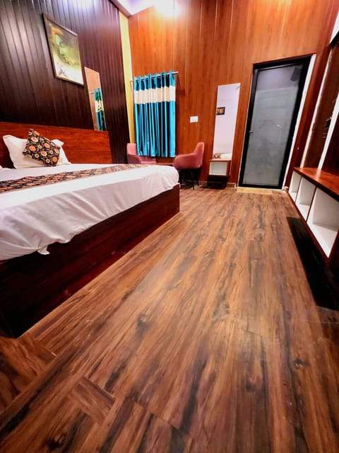 Room 102 | WiFi (free)