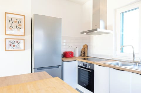 Apartment | Private kitchen | Fridge, oven, stovetop, dishwasher