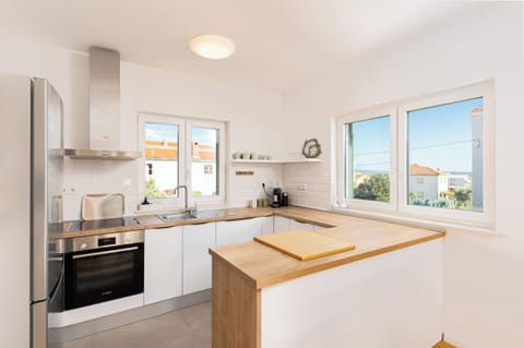 Apartment | Private kitchen | Fridge, oven, stovetop, dishwasher