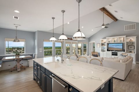 House, 3 Bedrooms | Private kitchen | Fridge, coffee/tea maker, toaster