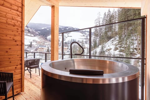 Private spa tub