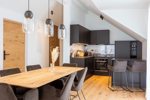 Two-Bedroom Apartment with Balcony | Hypo-allergenic bedding, cribs/infant beds, free WiFi, bed sheets