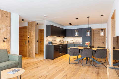 Hypo-allergenic bedding, cribs/infant beds, free WiFi, bed sheets