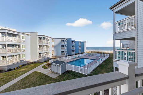 Ocean View Balcony - Enjoy breathtaking ocean views from the private balcony — the perfect spot for morning coffee, ocean breezes, and relaxing sunsets over the Atlantic.