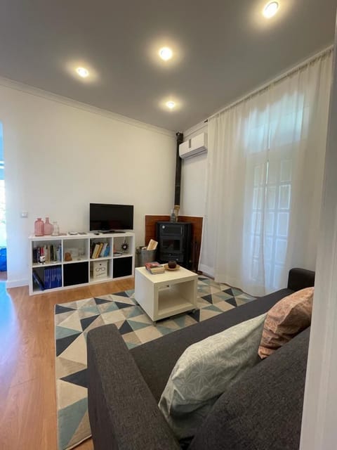 Comfort Apartment, City View | Living area | 32-inch flat-screen TV with cable channels