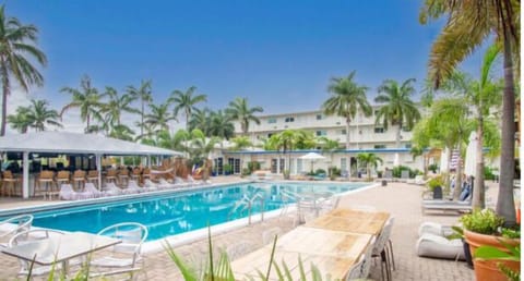 Pool Bar