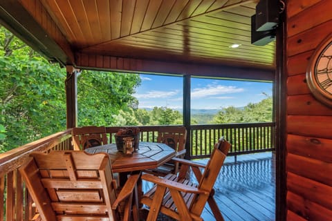 Piney Creek Vacation Rental | 4BR | 3.5BA | 3,500 Sq Ft | Stairs Required