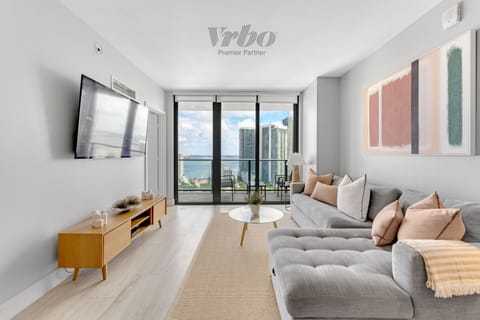 Stylish, modern, and cozy unit on a high floor!