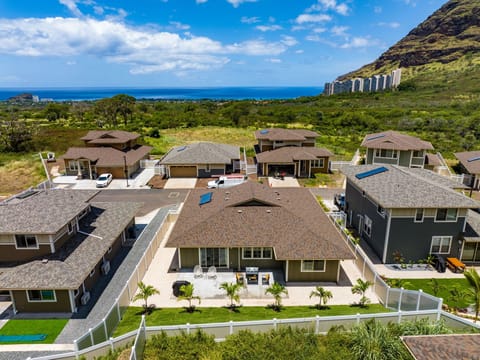Ocean views above lush Makaha Valley greenery!