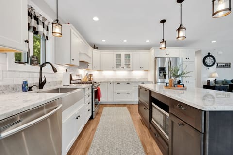 Another look at this fabulous kitchen, fully equipped with all the essentials