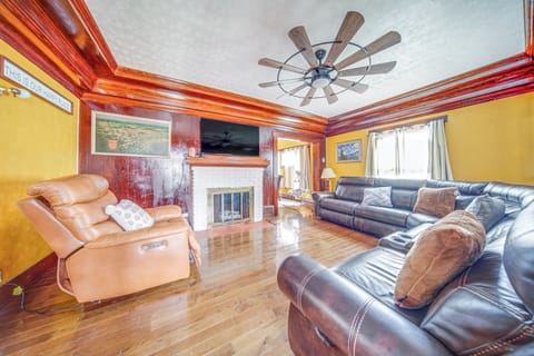 Erie Vacation Rental | 3BR | 2BA | 1,300 Sq Ft | Steps Required to Enter