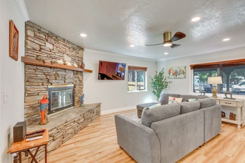 Sugarloaf Vacation Rental | 2BR | 1BA | 990 Sq Ft | 3 Steps to Enter