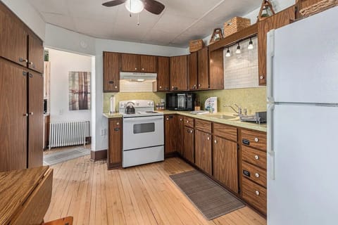 Kitchen - Fully equipped kitchen with folding table and stools