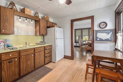 Kitchen - Fully equipped kitchen with folding table and stools