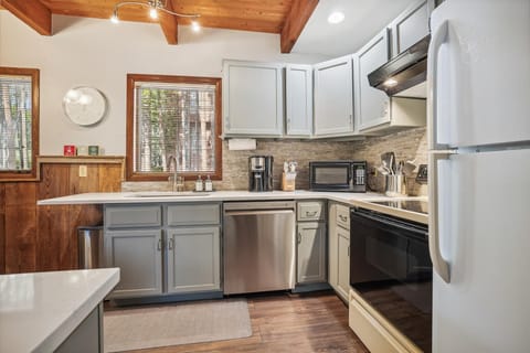 Kitchen, SnowAway, Breckenridge Vacation Rental