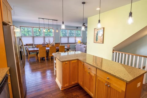 Main Level | Kitchen | Dining