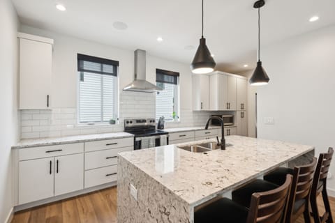 Townhome, 2 Bedrooms | Private kitchen | Fridge, oven, coffee/tea maker, electric kettle