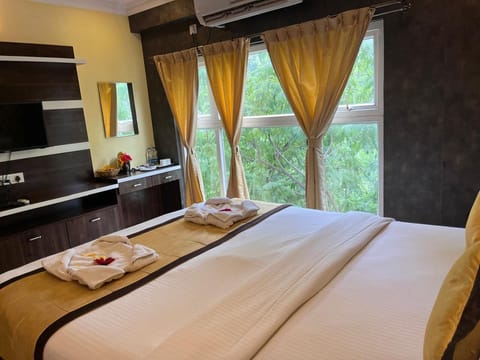 Superior Double Room, City View | Memory foam beds, desk, laptop workspace, iron/ironing board