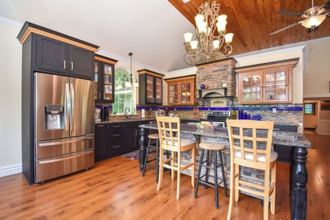 Kitchen/ Extra Seating