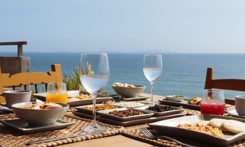 Free daily cooked-to-order breakfast