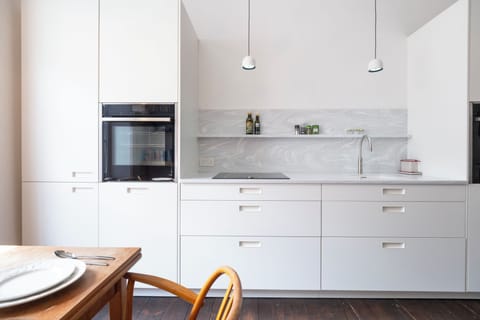 House, City View | Private kitchen | Electric kettle, toaster