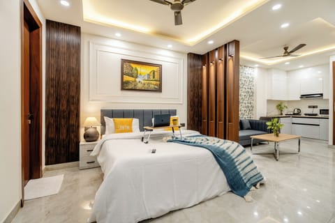Superior Studio, Balcony, City View | Premium bedding, desk, laptop workspace, soundproofing