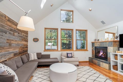 Welcome to Owl Meadows 23. Relax in the living room, on the comfortable L-shaped couch and cozy chairs, with the warmth of a gas fireplace adding to the ambiance.