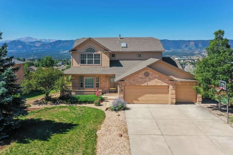Arrive to a classic Colorado Springs home with a wide driveway, green front lawn, and mountain views in the distance. It’s a peaceful first impression that sets the tone for the stay.