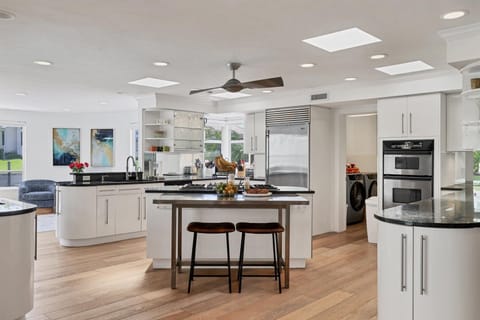 Bayview Paradise by FVC - Kitchen with a View