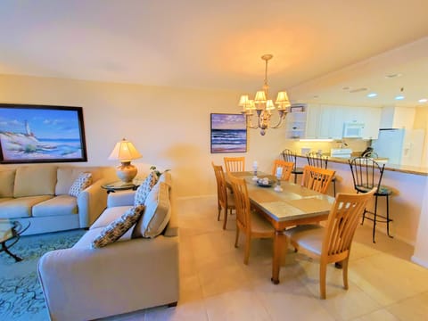 Buttonwood Cove 103B living / dining area