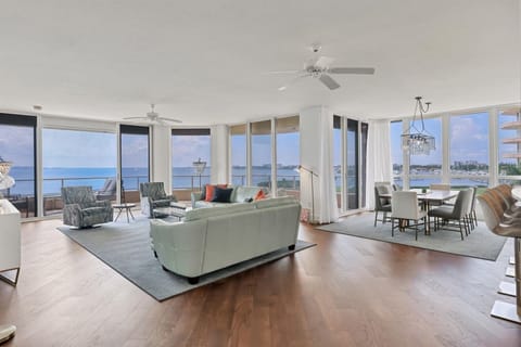 Grand Bay 336 by FVC