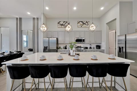 Kitchen Breakfast Bar